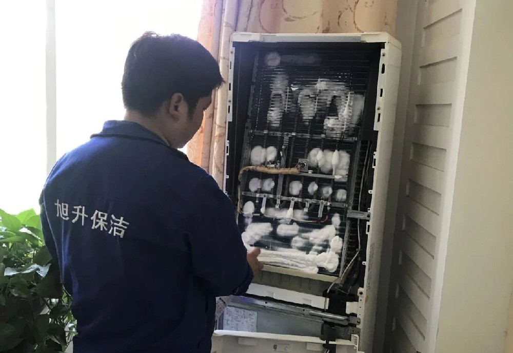 “空調(diào)耗電量飆升？深度清洗立省30%電費！”